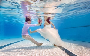 Những bộ ảnh cưới chụp dưới nước đẹp ngây ngất
